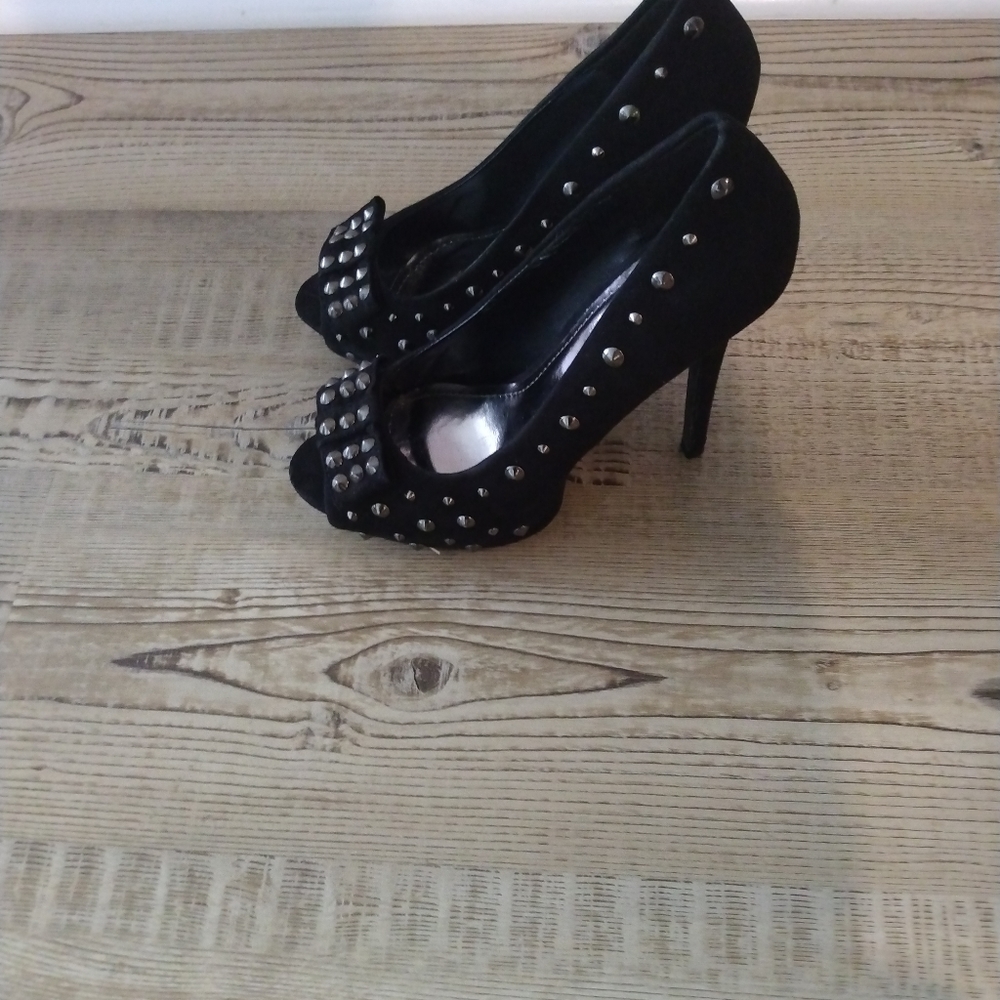 Shoes - Picture 2 of 5